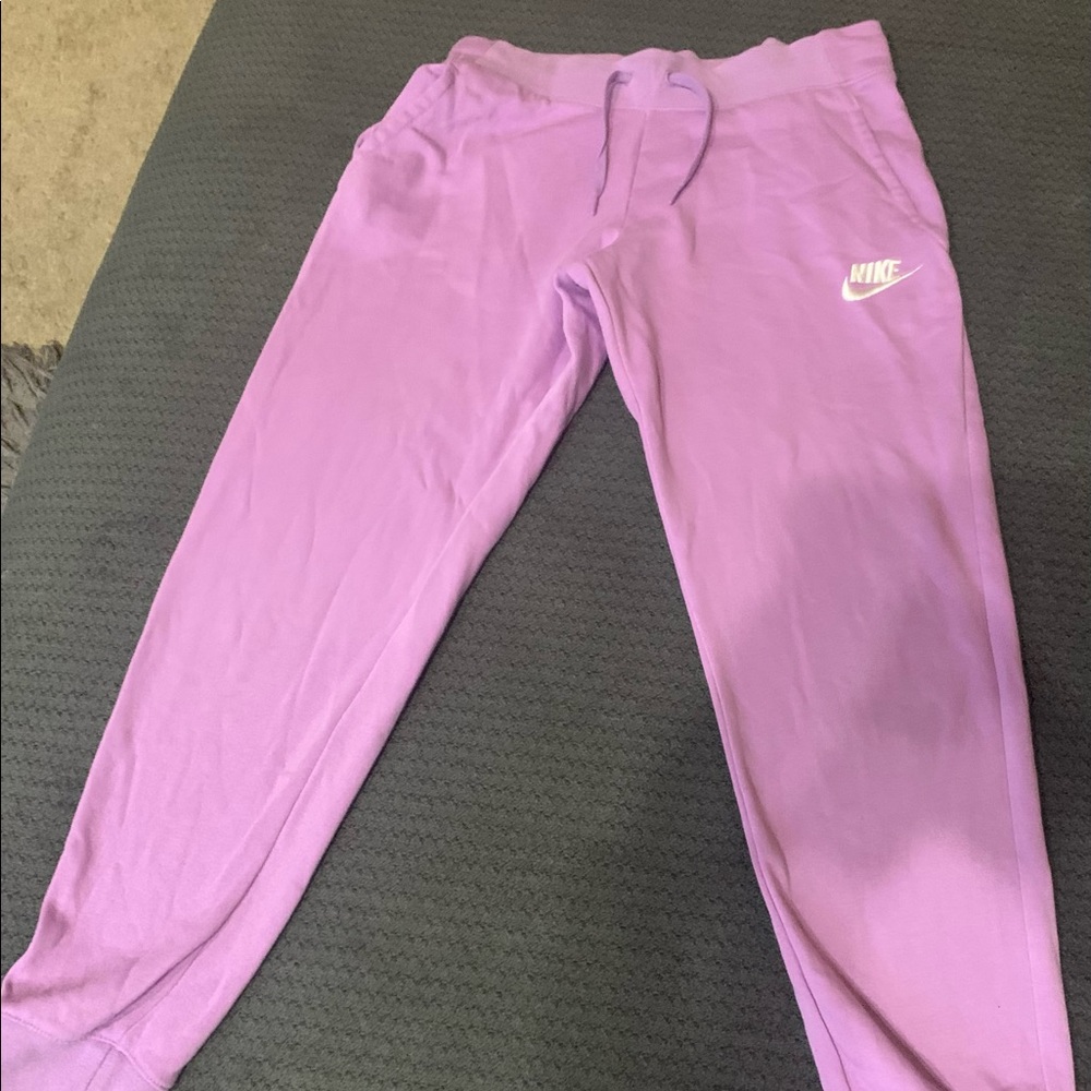 Girls’ Nike sweat pants, YL (lavender)